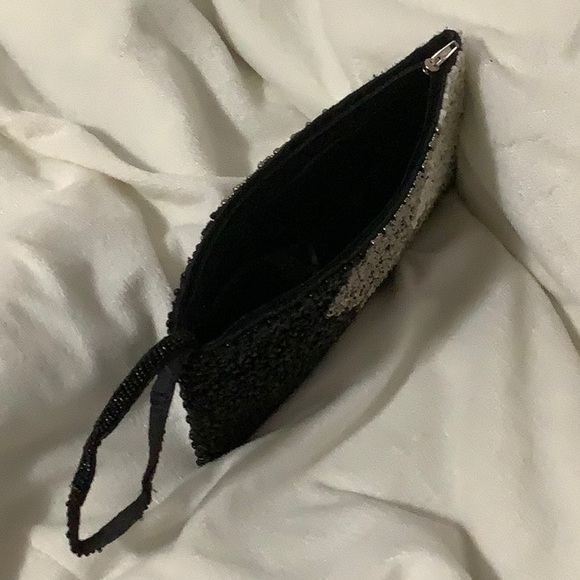 Elegant and trendy multi color beaded clutch/wristlet - Picture 3 of 3